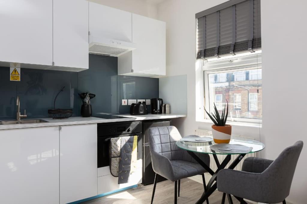 Studio Apt, 8 Min Walk From Tube 3 런던 외부 사진