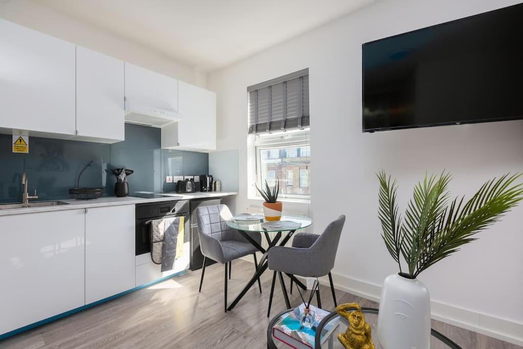 Studio Apt, 8 Min Walk From Tube 3 런던 외부 사진