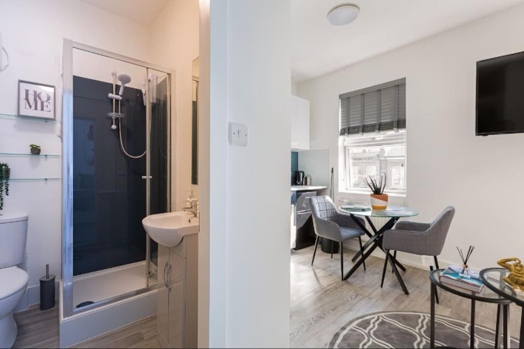 Studio Apt, 8 Min Walk From Tube 3 런던 외부 사진